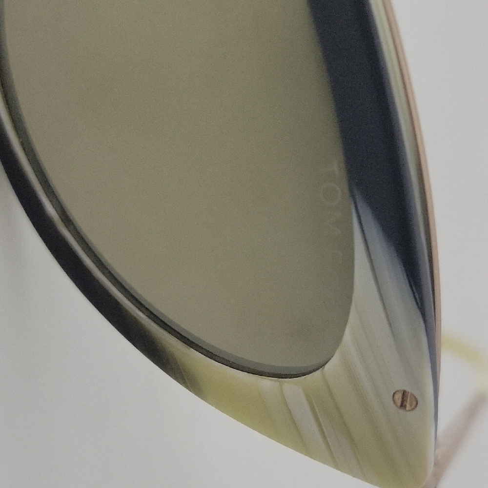 TOM FORD Elegant Black and Gold Eyewear - Picture 3 of 4